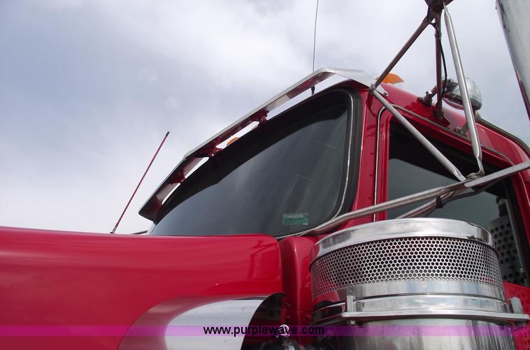 image for item 5552 2004 Kenworth W900B semi truck