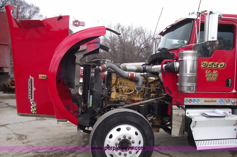image for item 5552 2004 Kenworth W900B semi truck