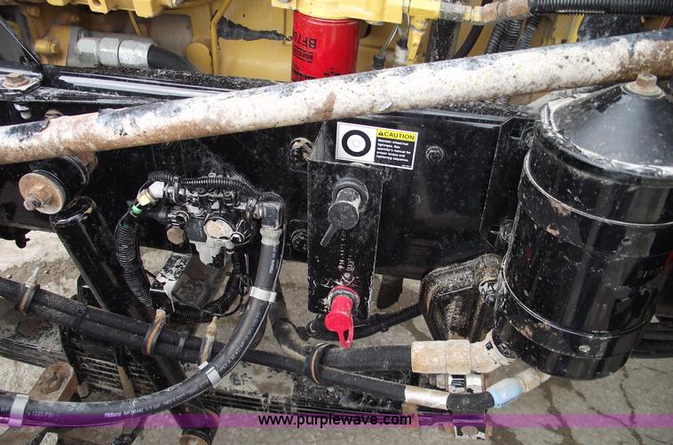 image for item 5552 2004 Kenworth W900B semi truck