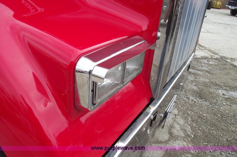 image for item 5552 2004 Kenworth W900B semi truck