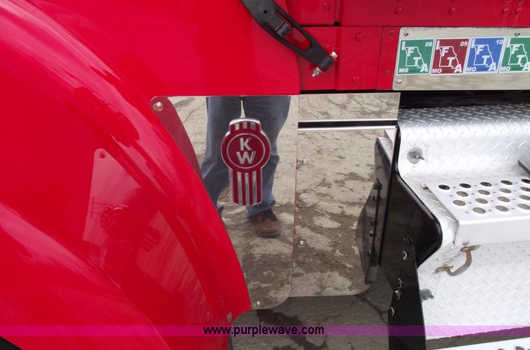 image for item 5552 2004 Kenworth W900B semi truck