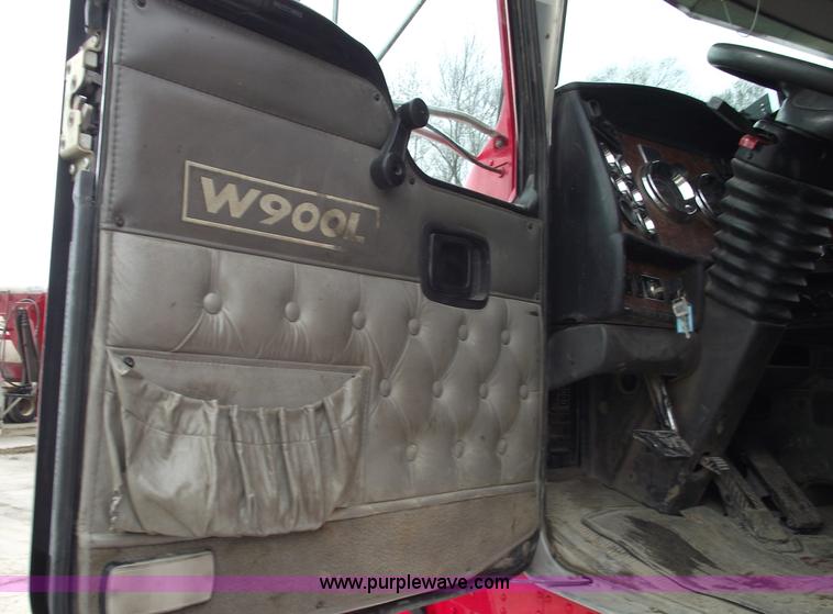 image for item 5552 2004 Kenworth W900B semi truck