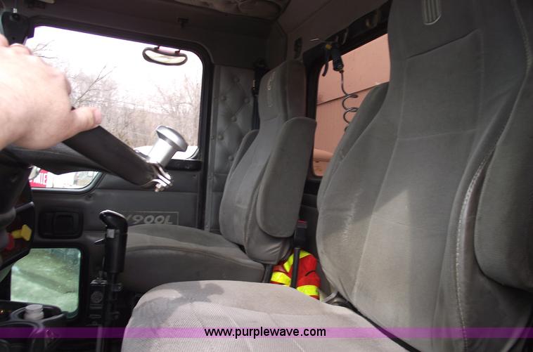 image for item 5552 2004 Kenworth W900B semi truck