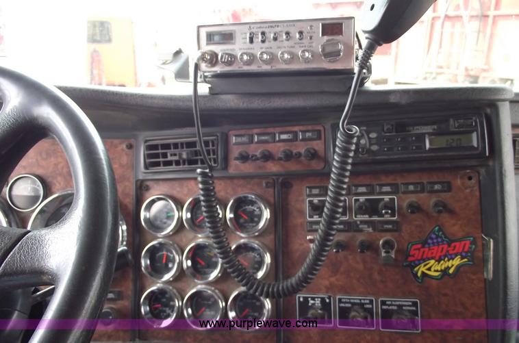 image for item 5552 2004 Kenworth W900B semi truck