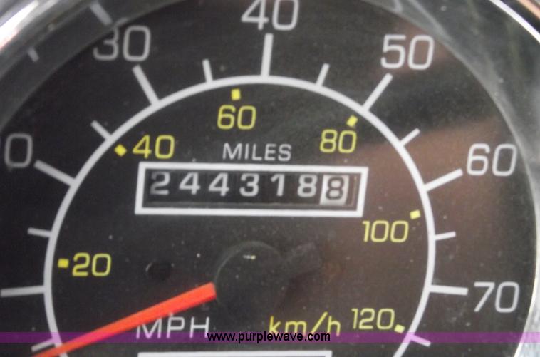 image for item 5552 2004 Kenworth W900B semi truck