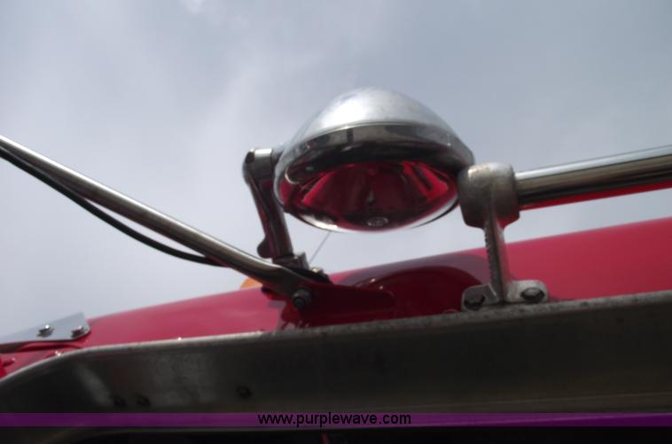 image for item 5552 2004 Kenworth W900B semi truck