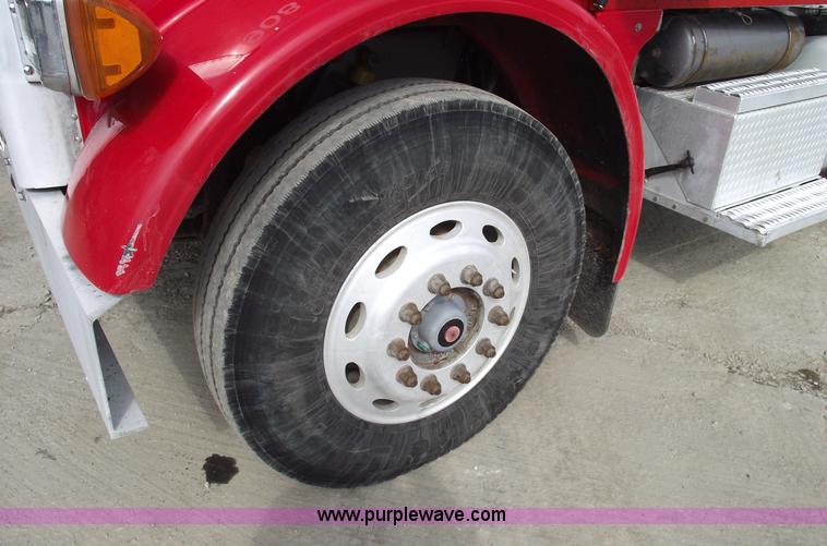 image for item 5553 1993 Peterbilt 378 semi truck