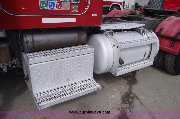 image for item 5553 1993 Peterbilt 378 semi truck