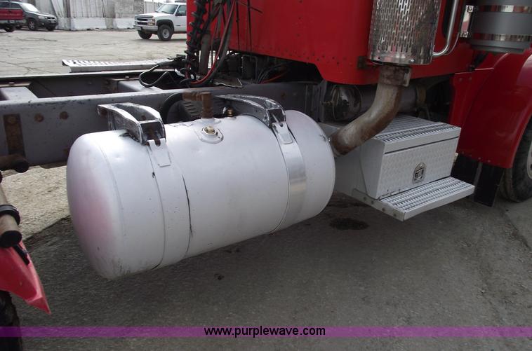 image for item 5553 1993 Peterbilt 378 semi truck