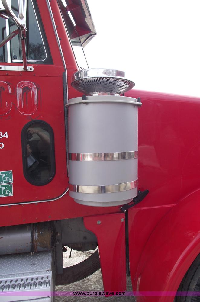 image for item 5553 1993 Peterbilt 378 semi truck