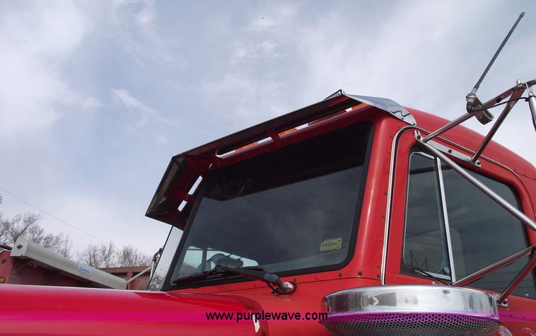 image for item 5553 1993 Peterbilt 378 semi truck