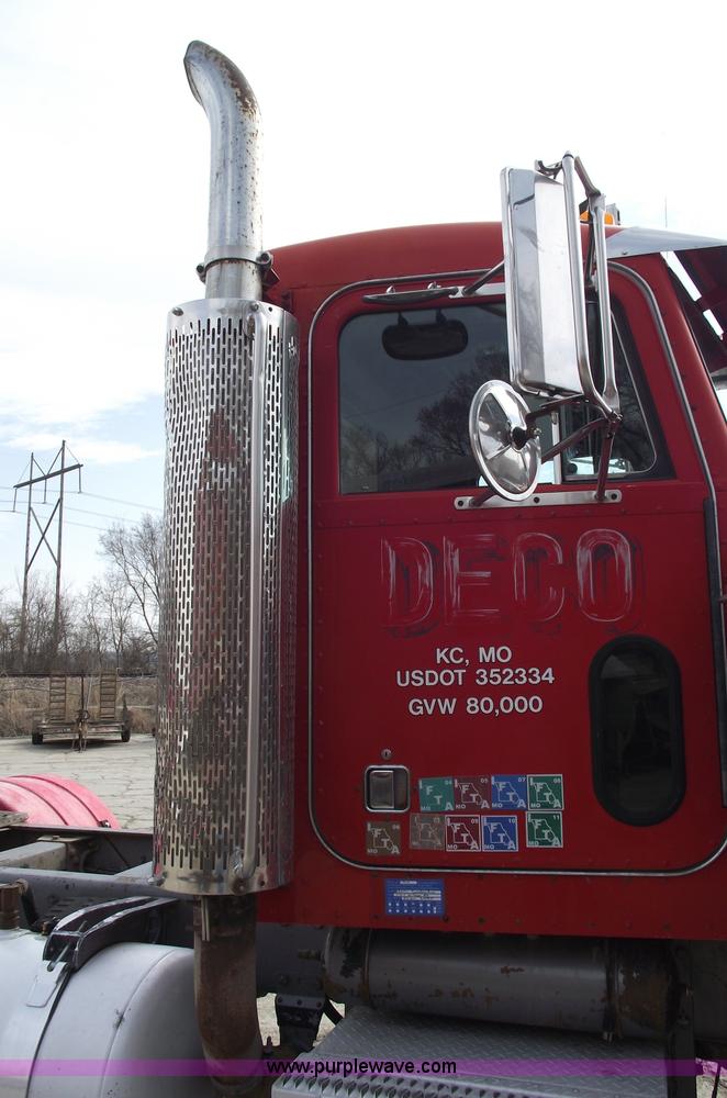 image for item 5553 1993 Peterbilt 378 semi truck