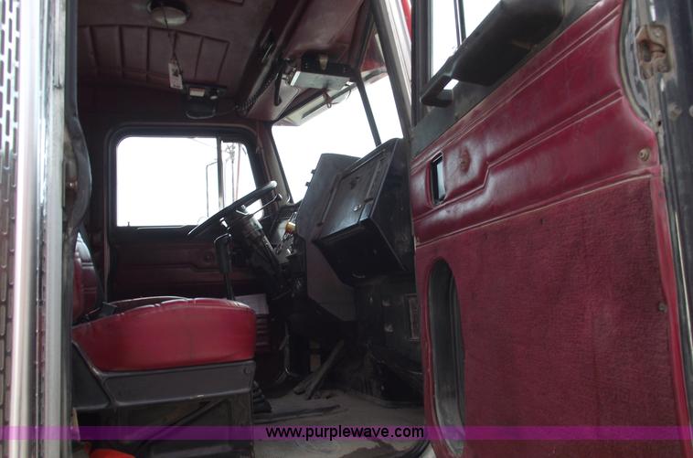 image for item 5553 1993 Peterbilt 378 semi truck