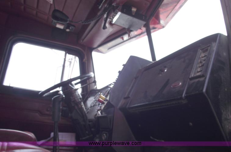 image for item 5553 1993 Peterbilt 378 semi truck