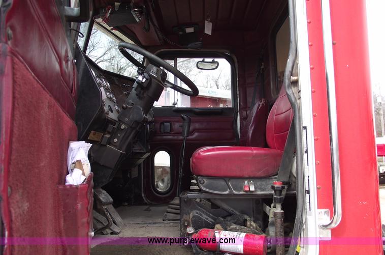 image for item 5553 1993 Peterbilt 378 semi truck