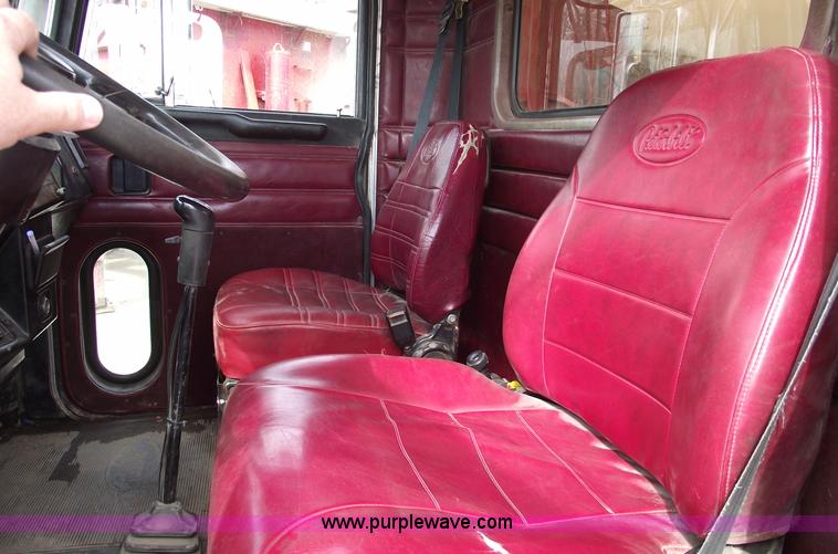 image for item 5553 1993 Peterbilt 378 semi truck