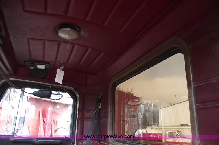 image for item 5553 1993 Peterbilt 378 semi truck