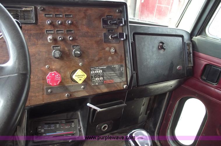 image for item 5553 1993 Peterbilt 378 semi truck