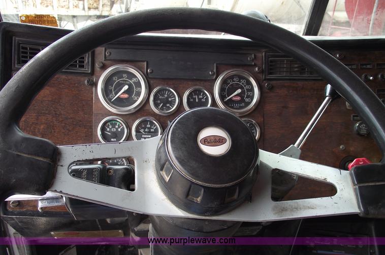 image for item 5553 1993 Peterbilt 378 semi truck