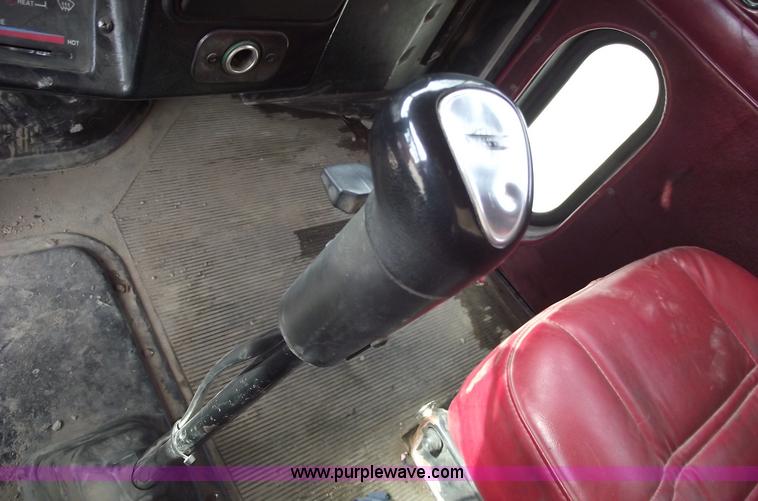 image for item 5553 1993 Peterbilt 378 semi truck