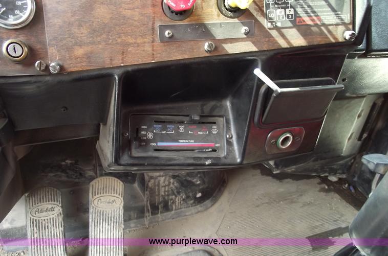 image for item 5553 1993 Peterbilt 378 semi truck