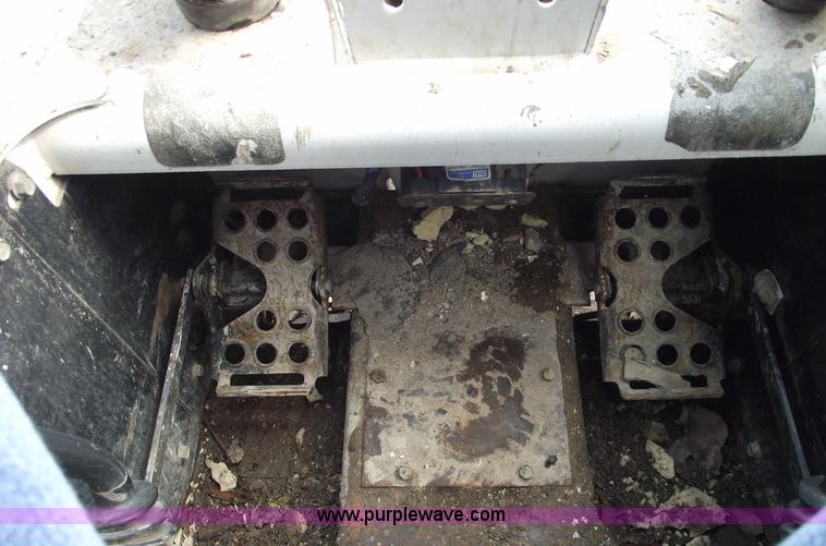 image for item 5558 2003 Bobcat 863 skid steer