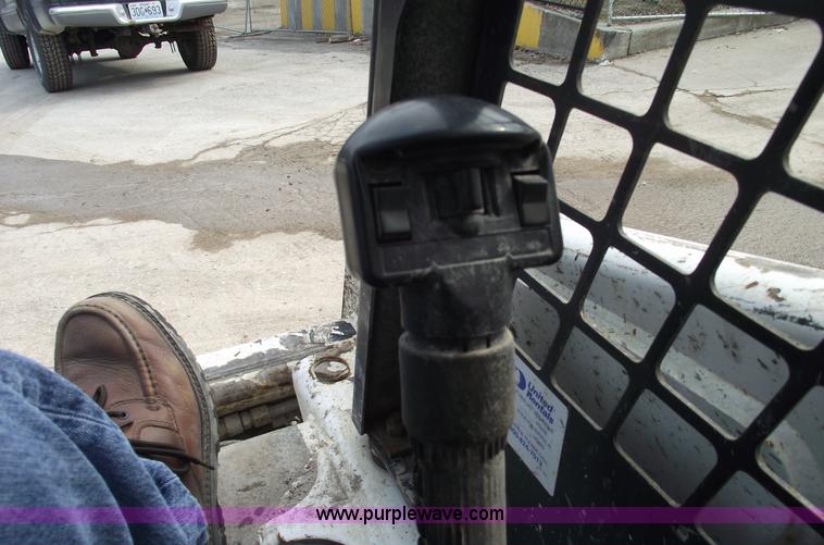 image for item 5558 2003 Bobcat 863 skid steer