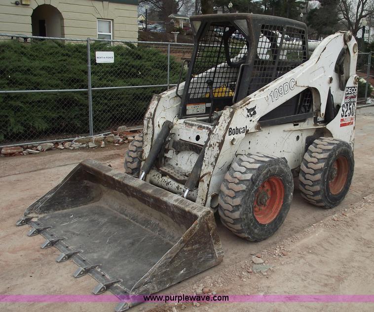 image for item 5560 2003 Bobcat S250 skid steer