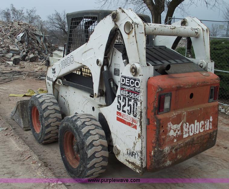 image for item 5560 2003 Bobcat S250 skid steer