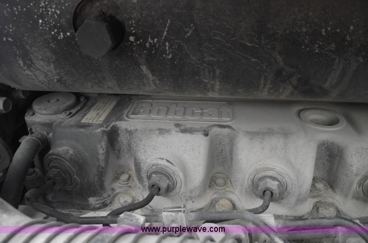 image for item 5560 2003 Bobcat S250 skid steer