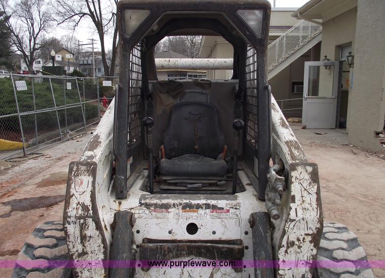 image for item 5560 2003 Bobcat S250 skid steer