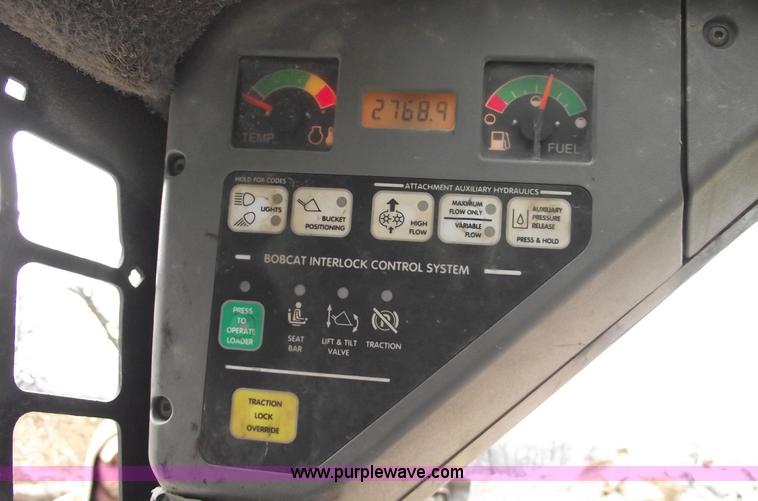 image for item 5560 2003 Bobcat S250 skid steer