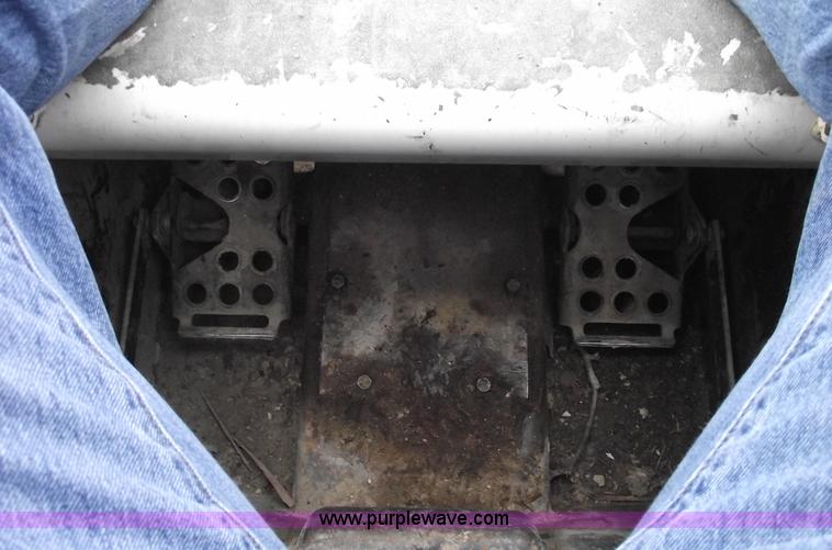 image for item 5560 2003 Bobcat S250 skid steer