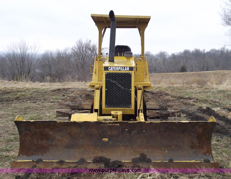 image for item 5576 1989 Caterpillar D3C dozer