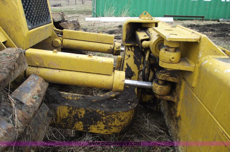 image for item 5576 1989 Caterpillar D3C dozer