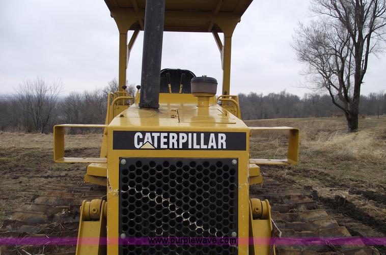 image for item 5576 1989 Caterpillar D3C dozer
