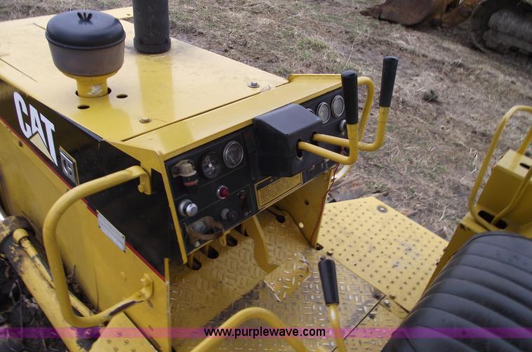 image for item 5576 1989 Caterpillar D3C dozer