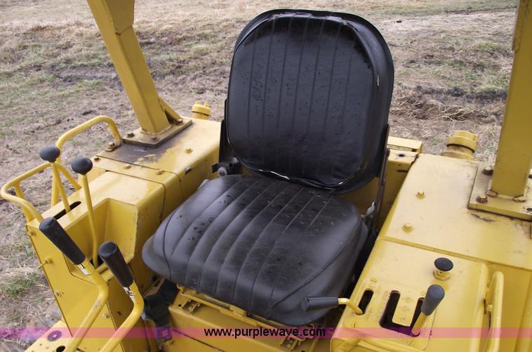 image for item 5576 1989 Caterpillar D3C dozer