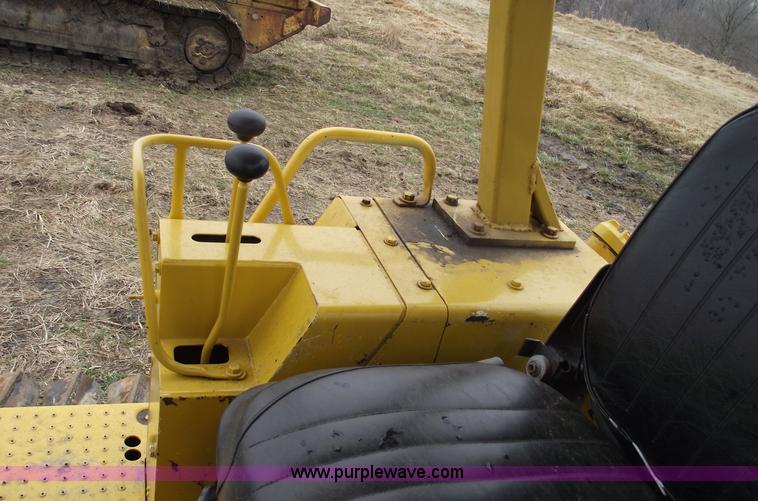 image for item 5576 1989 Caterpillar D3C dozer