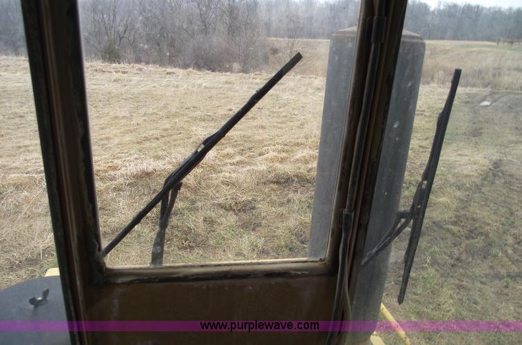 image for item 5577 1993 Caterpillar 963 track loader