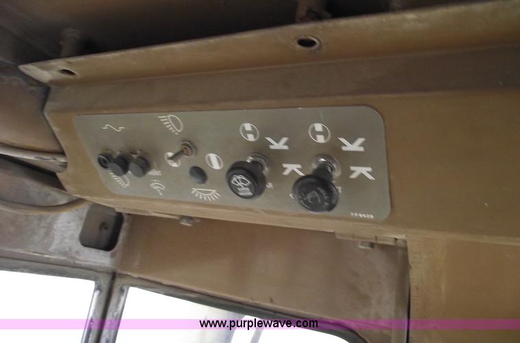 image for item 5577 1993 Caterpillar 963 track loader