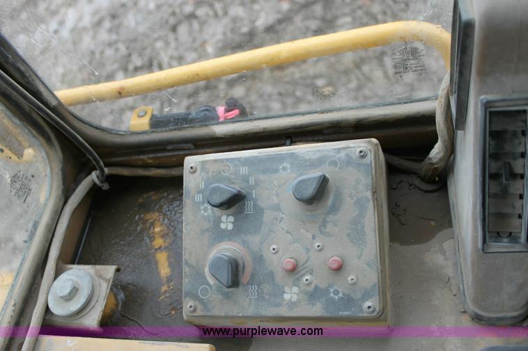 image for item 6363 Caterpillar 963B track loader