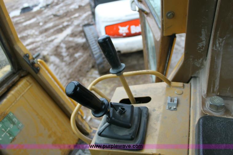 image for item 6363 Caterpillar 963B track loader