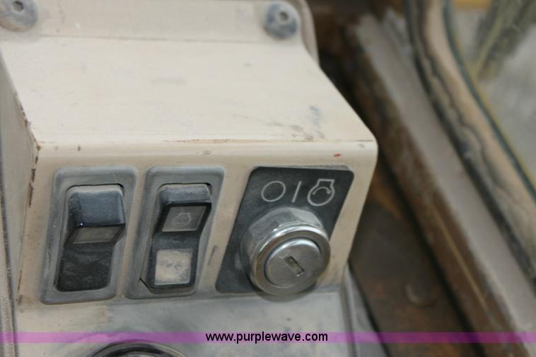 image for item 6363 Caterpillar 963B track loader