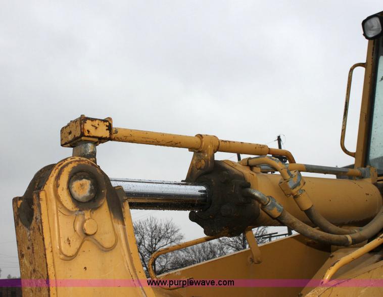 image for item 6364 1998 Caterpillar 963B track loader