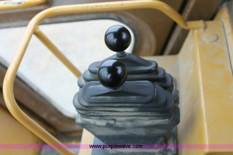 image for item 6364 1998 Caterpillar 963B track loader