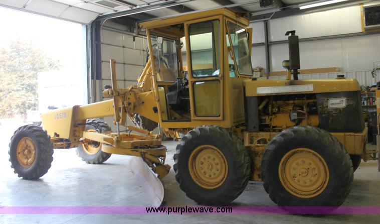 image for item 6440 1970 John Deere 570A motor grader