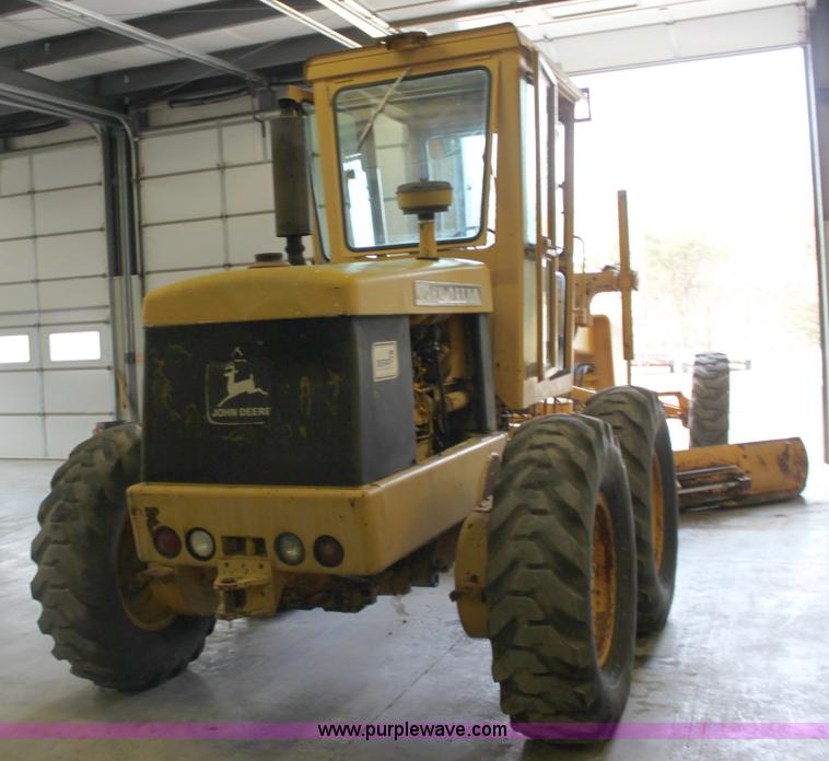 image for item 6440 1970 John Deere 570A motor grader
