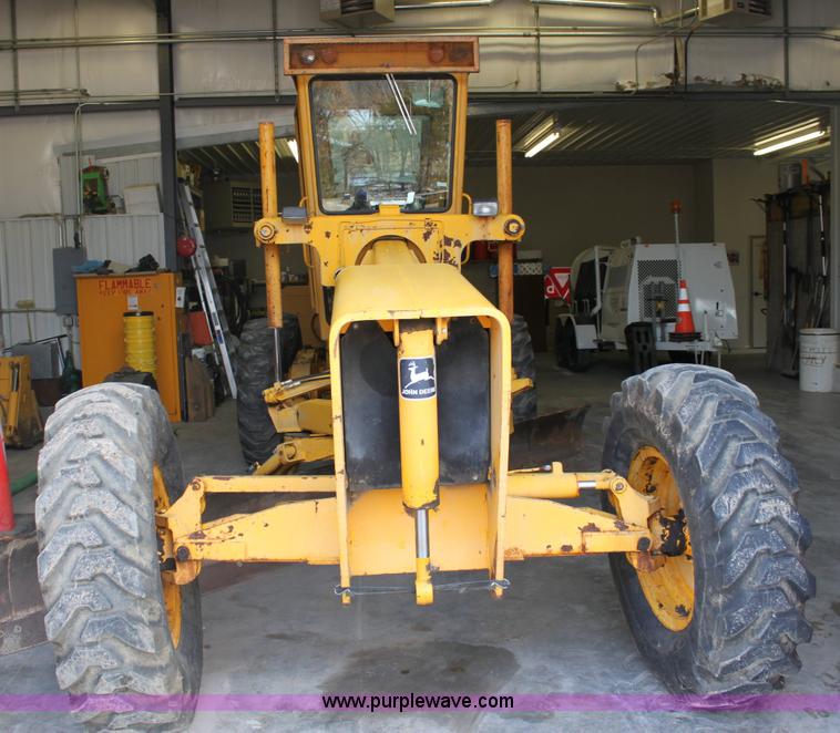 image for item 6440 1970 John Deere 570A motor grader