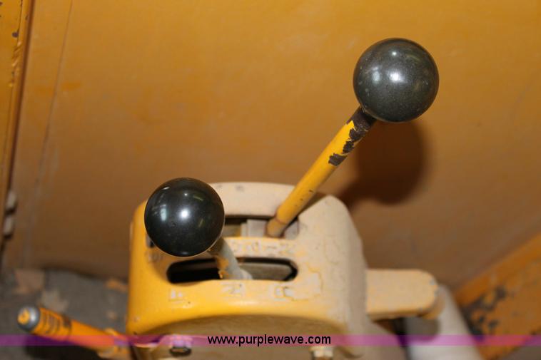 image for item 6440 1970 John Deere 570A motor grader